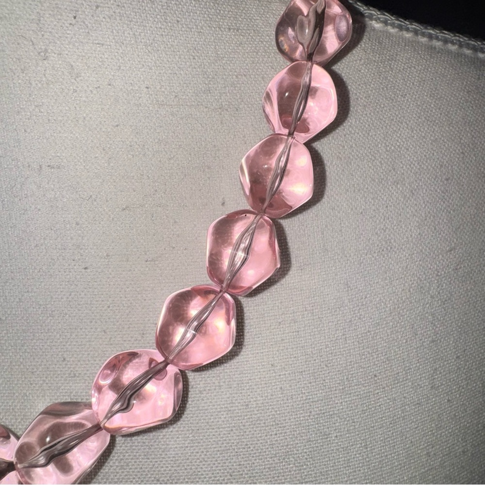 Vintage Avon pink beaded necklace - Picture 3 of 4